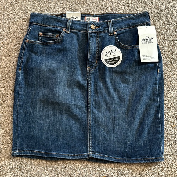 Dickies perfect shape denim skirt. Brand new with tags.  Size 12 size 14 - Picture 7 of 9